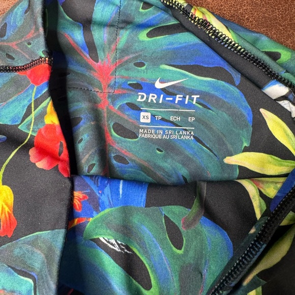 Nike Tropical mesh high rise 7/8 leggings - Picture 7 of 10